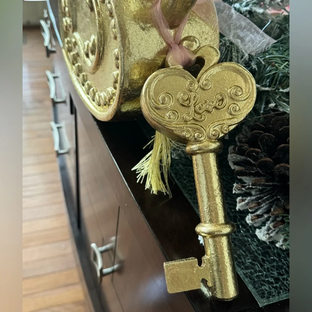Rachel Zoe Gold Heart lock with key - Picture 7 of 7